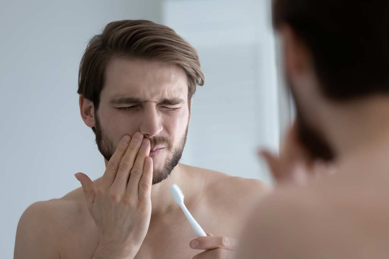 gencives qui saignent lors du brossage des dents / douleur